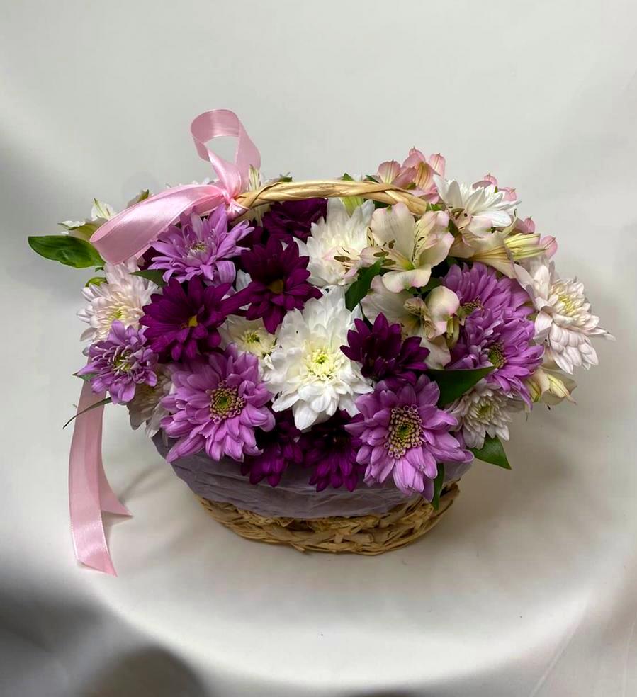 Цветочная композиция из Хризантемы и Альстромерии в корзине в Соколе Вологодской области