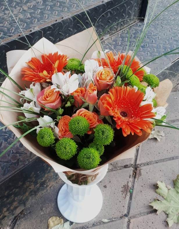 Букет цветов из: Герберы, Хризантемы, Альстромерии и Розы в Соколе Вологодской области