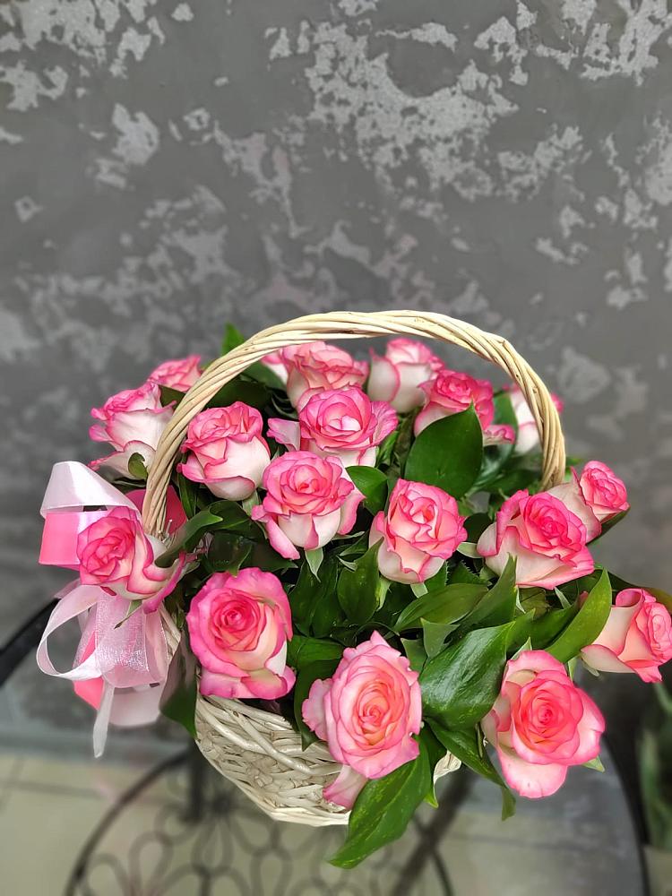 Цветочная композиция из Розы в корзине в Соколе Вологодской области