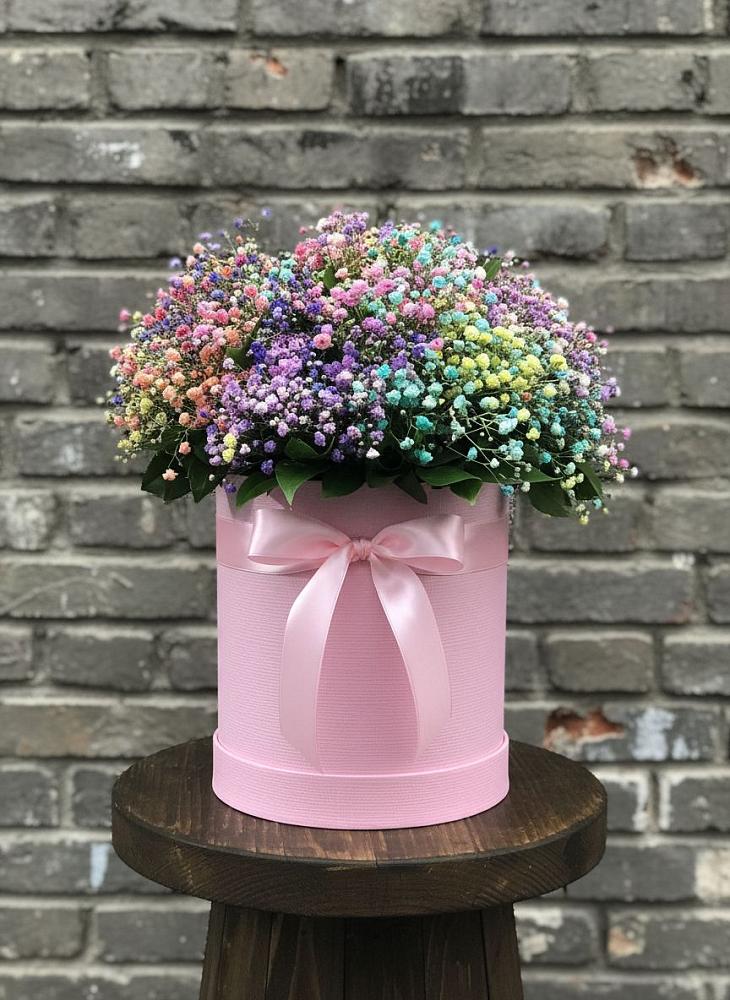 Цветочная композиция из Гипсофила и Розы в шляпной коробке в Соколе Вологодской области