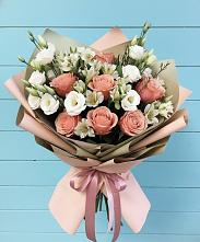 Букет цветов из:  Розы, Альстромерии и Лизиантусы в Соколе Вологодской области