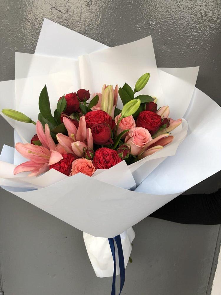 Букет цветов из: Лилии и Розы в Соколе Вологодской области
