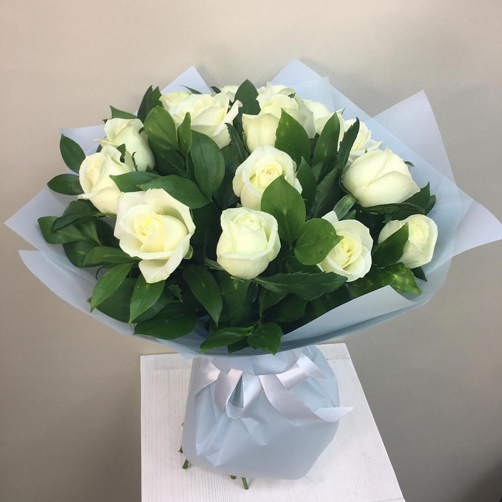Букет 15 Белых роз Проуд в Соколе Вологодской области