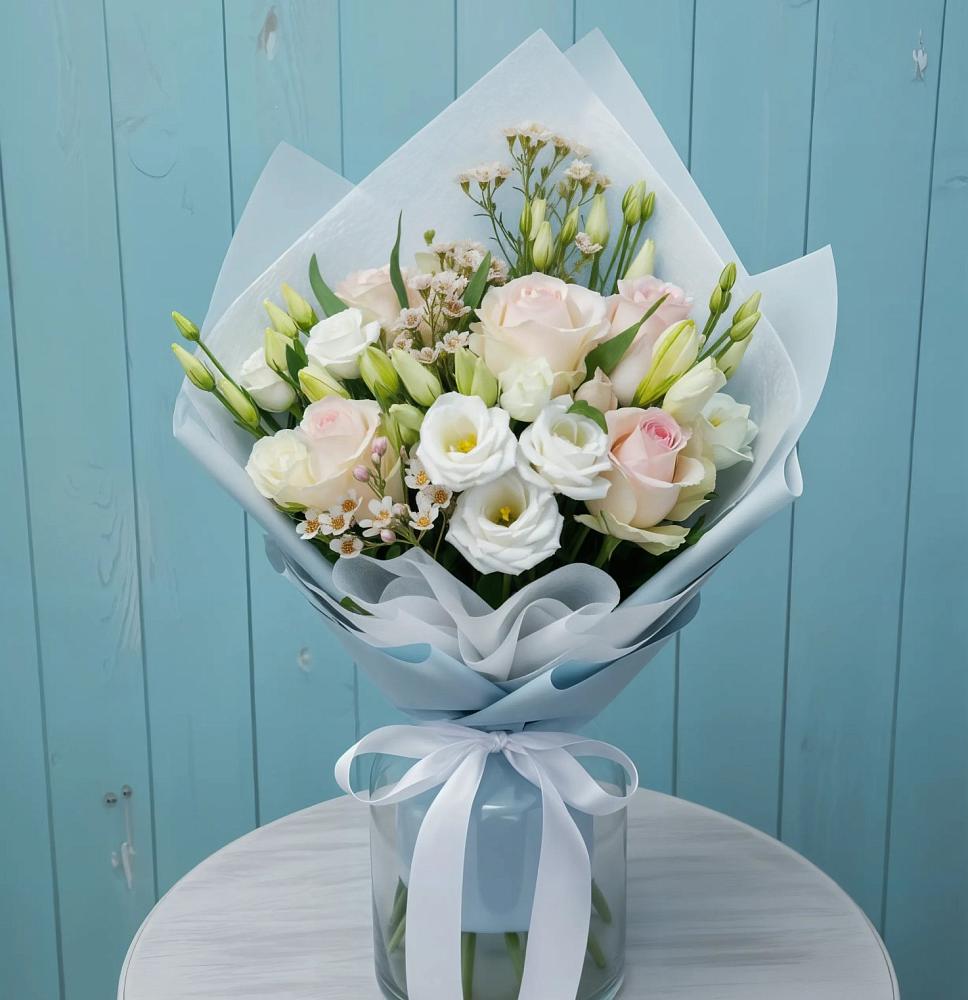 Букет цветов из: Розы и Лизиантусы в Соколе Вологодской области