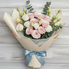 Букет цветов из:  Лизиантусы в Соколе Вологодской области