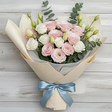 Букет цветов из:  Лизиантусы в Соколе Вологодской области