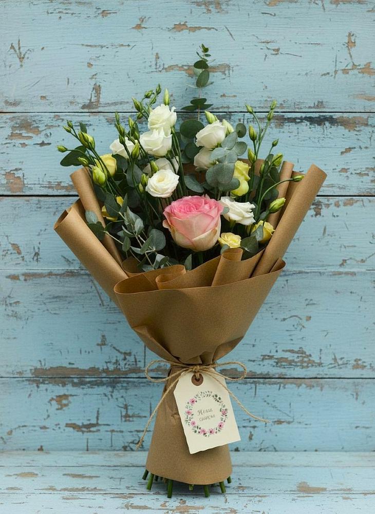 Букет цветов из: Розы и Лизиантусы в Соколе Вологодской области