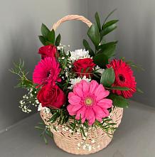 Цветочная композиция из Розы, Хризантемы и Герберы в корзине в Соколе Вологодской области