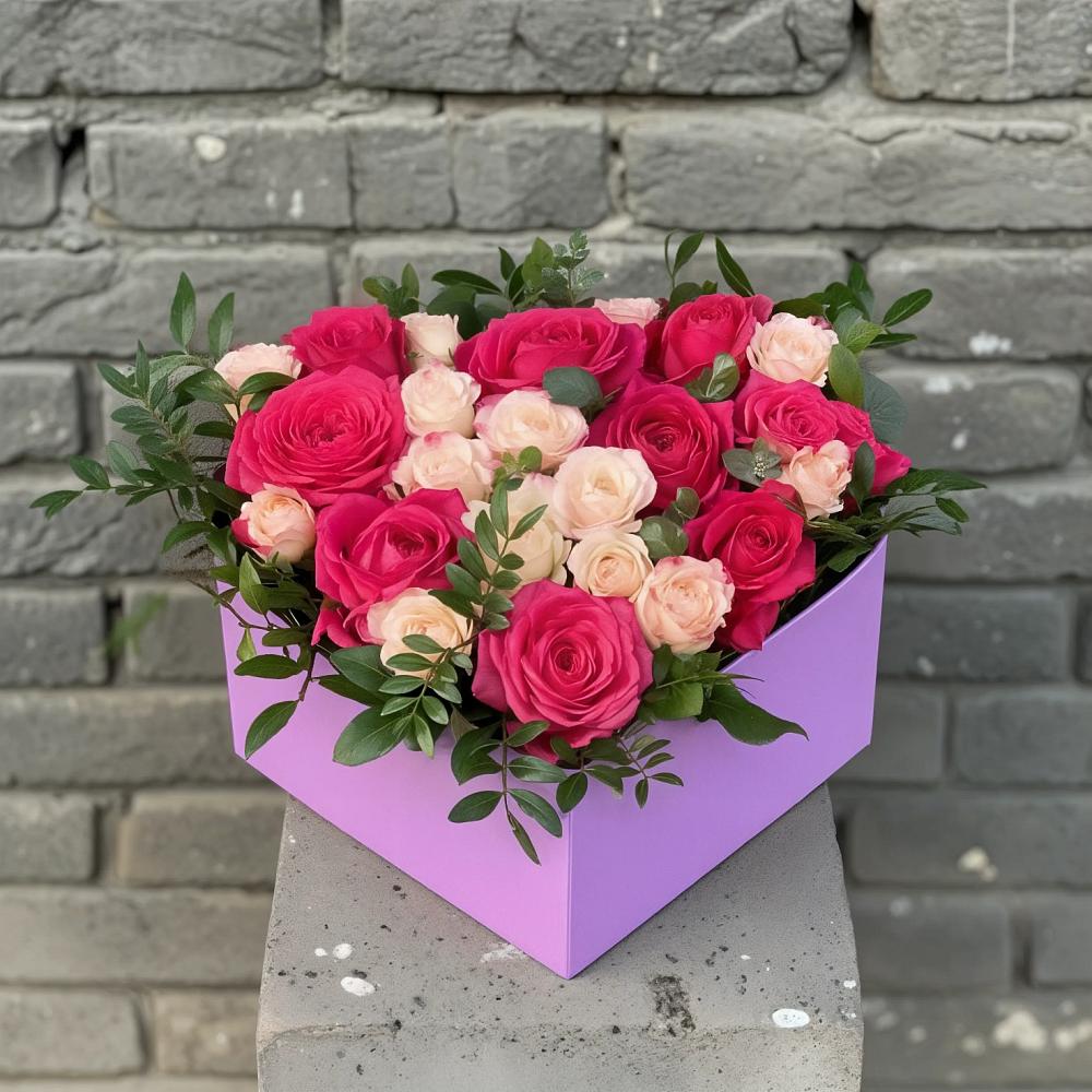 Цветочная композиция из Розы в коробке в Соколе Вологодской области