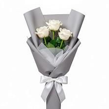 Букет 3 белые розы в Соколе Вологодской области