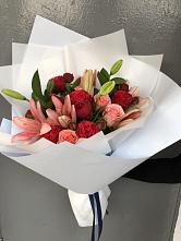 Букет цветов из:  Лилии и Розы в Соколе Вологодской области