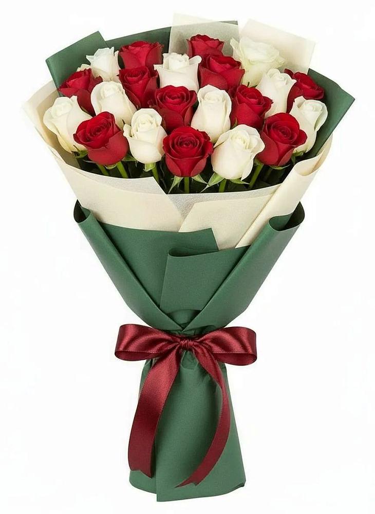 Букет Микс из красных и белых роз в Соколе Вологодской области