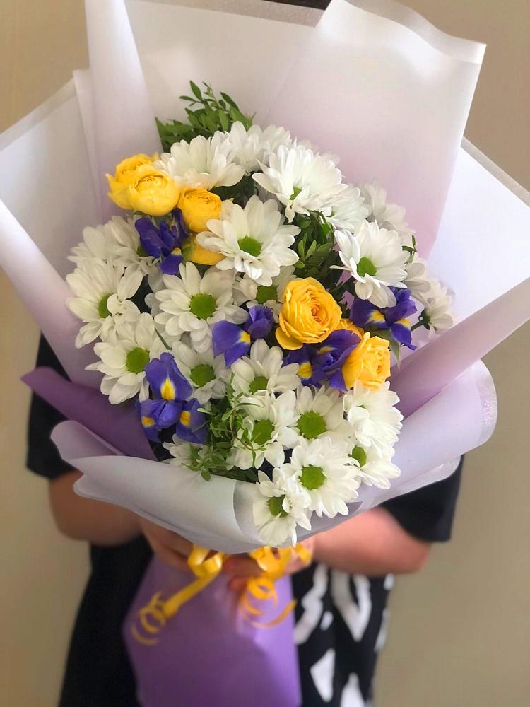 Букет цветов из: Ирисы, Хризантемы и Розы в Соколе Вологодской области