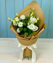 Букет цветов из:  Хризантемы и Лизиантусы в Соколе Вологодской области