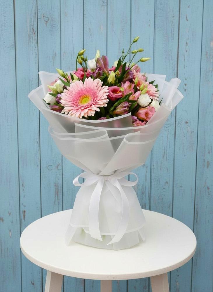 Букет цветов из: Герберы, Альстромерии и Лизиантусы в Соколе Вологодской области