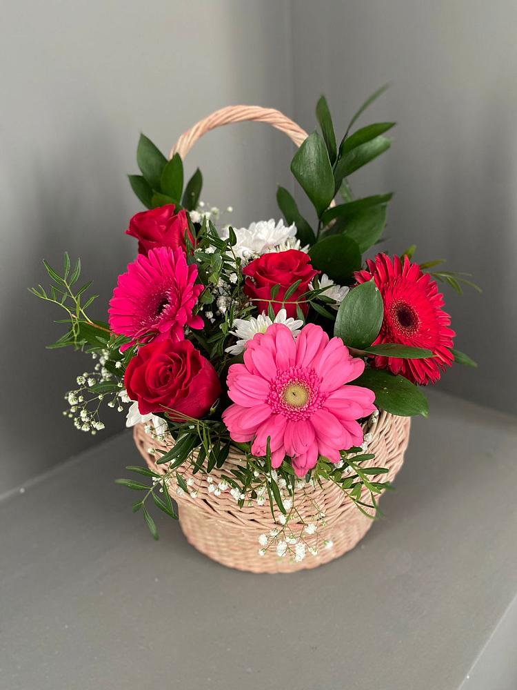 Цветочная композиция из Розы, Хризантемы и Герберы в корзине в Соколе Вологодской области