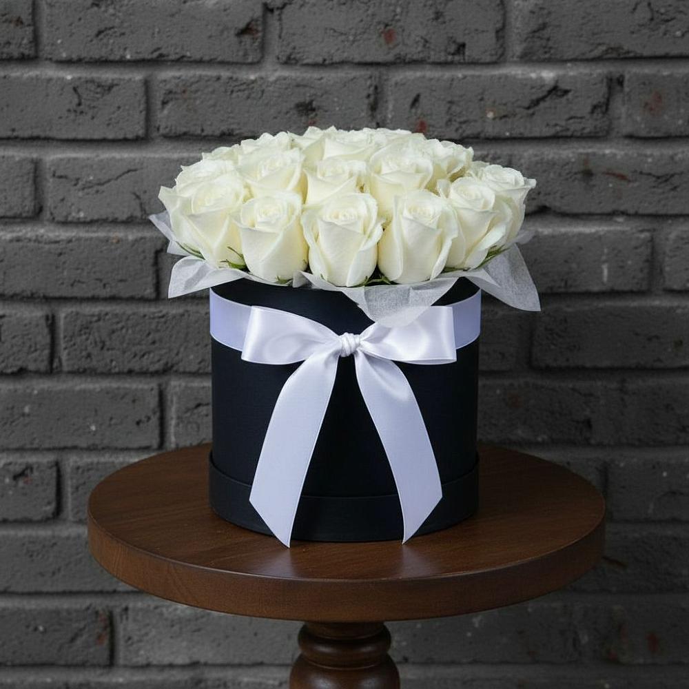 Цветочная композиция из Розы в шляпной коробке в Соколе Вологодской области