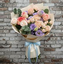 Букет цветов из:  Розы, Лизиантусы и Гвоздики в Соколе Вологодской области