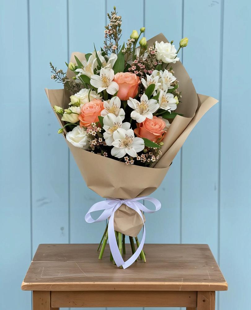 Букет цветов из: Альстромерии, Лизиантусы, Розы и Хризантемы в Соколе Вологодской области