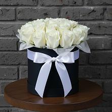 Цветочная композиция из Розы в шляпной коробке в Соколе Вологодской области